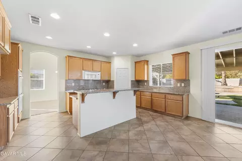 Kitchen - 41647 Palermo Ct, Lancaster, CA 93536 photo 4 of 7