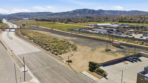 sierra highway #R4, Palmdale, CA 93550