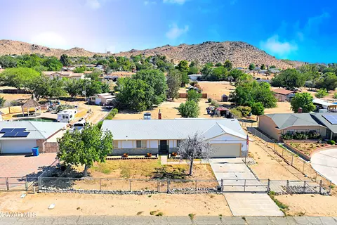 16435 Stagecoach Ave, Lake Los Angeles, CA 93591