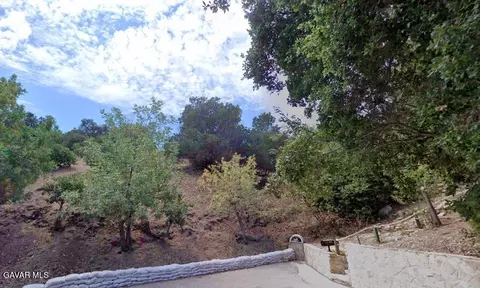 Caravan, Woodland Hills, CA 91364