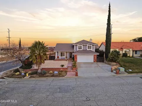 42060 Jenny Ln, Quartz Hill, CA 93536