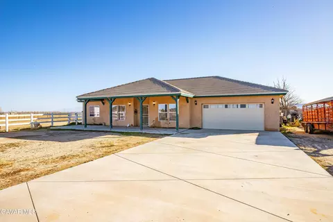 8224 Avenue D4 W, Lancaster, CA 93536