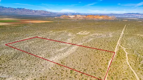 75 Th St W, Rosamond, CA 93560 photo 3