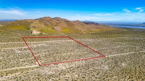 75 Th St W, Rosamond, CA 93560