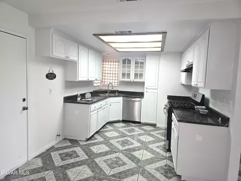 Kitchen - 37334 E 55th St, Palmdale, CA 93552 photo 1 of 2