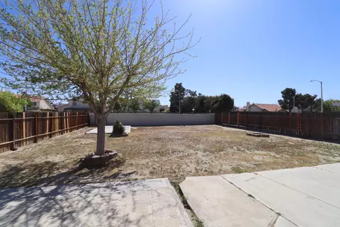 Exterior - 37334 E 55th St, Palmdale, CA 93552 photo 4 of 7