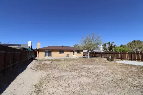Exterior - 37334 E 55th St, Palmdale, CA 93552 photo 5 of 7