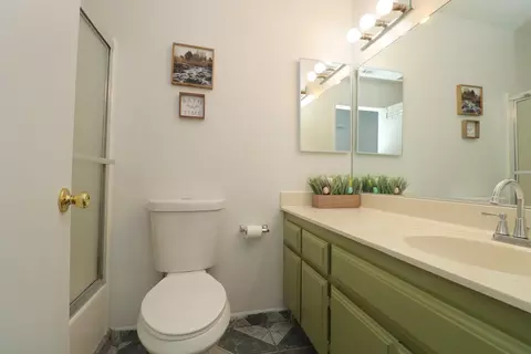 Bath - 37334 E 55th St, Palmdale, CA 93552 photo 1 of 2