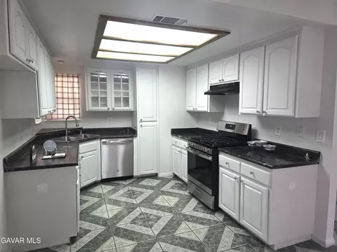 Kitchen - 37334 E 55th St, Palmdale, CA 93552 photo 2 of 2