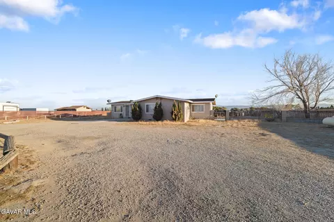 8332 Avenue E4 W, Lancaster, CA 93536 photo 2