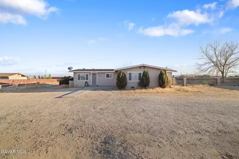 8332 Avenue E4 W, Lancaster, CA 93536