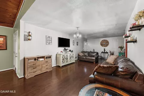 413 W 223rd St, Carson, CA 90745 photo 9