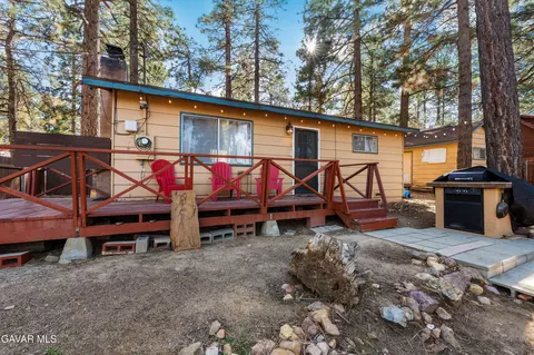 314 Victoria Ln, Sugarloaf, CA 92386