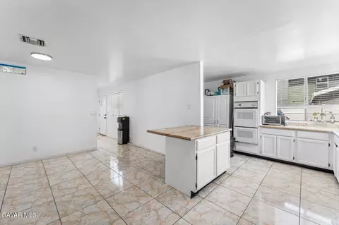 7431 Vanalden Ave, Reseda, CA 91335 photo 16