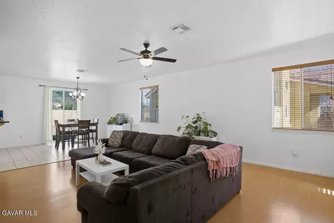 751 Pino Ave, Lancaster, CA 93535 photo 4