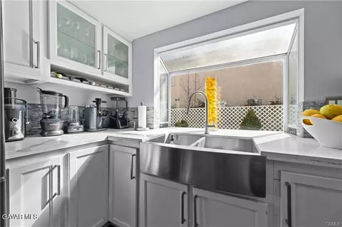 Kitchen - 44519 Shadowcrest Dr, Lancaster, CA 93536 photo 3 of 5