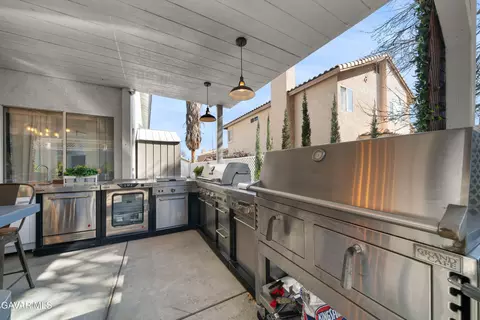 Kitchen - 44519 Shadowcrest Dr, Lancaster, CA 93536 photo 5 of 5