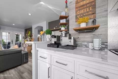 Kitchen - 44519 Shadowcrest Dr, Lancaster, CA 93536 photo 4 of 5