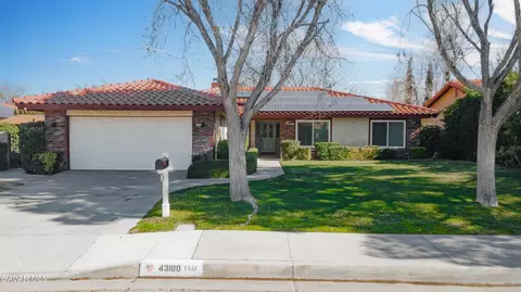 43100 Cherbourg Ln, Lancaster, CA 93536