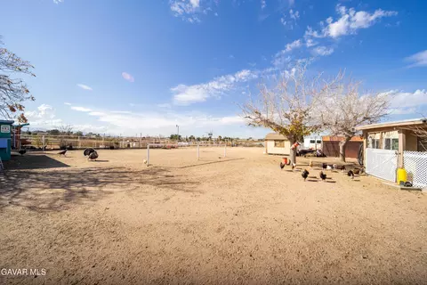 Exterior - 10872 Peach Ave, Hesperia, CA 92345 photo 3 of 8