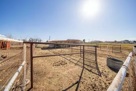 Exterior - 10872 Peach Ave, Hesperia, CA 92345 photo 8 of 8