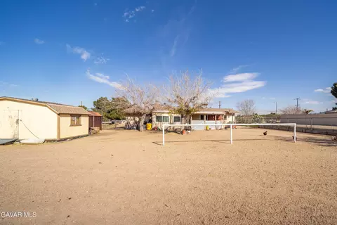 Exterior - 10872 Peach Ave, Hesperia, CA 92345 photo 7 of 8