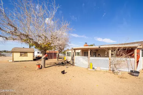 Exterior - 10872 Peach Ave, Hesperia, CA 92345 photo 4 of 8