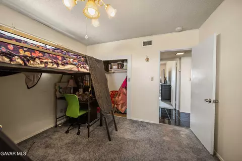 Bedroom - 10872 Peach Ave, Hesperia, CA 92345 photo 4 of 4