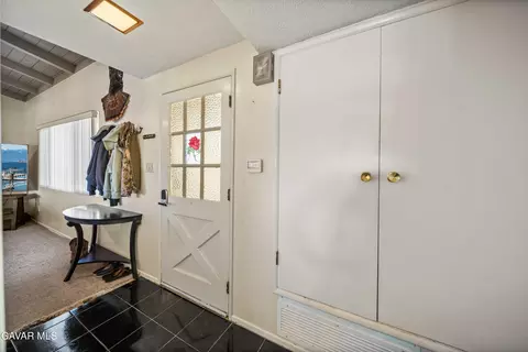Entry Way - 10872 Peach Ave, Hesperia, CA 92345 photo 2 of 2