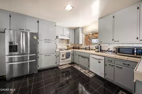 Kitchen - 10872 Peach Ave, Hesperia, CA 92345 photo 1 of 3