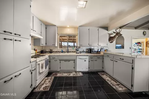 Kitchen - 10872 Peach Ave, Hesperia, CA 92345 photo 2 of 3