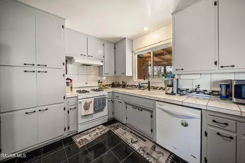 Kitchen - 10872 Peach Ave, Hesperia, CA 92345 photo 3 of 3