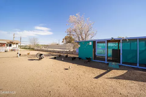 Exterior - 10872 Peach Ave, Hesperia, CA 92345 photo 5 of 8