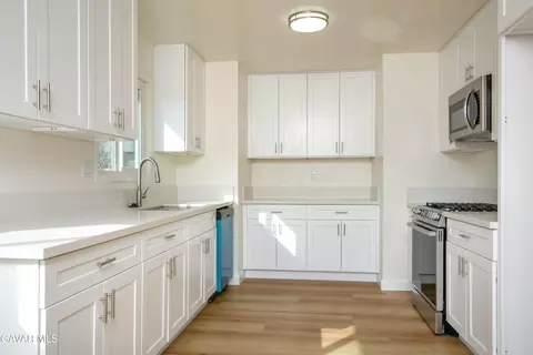 Kitchen - 40629 178th St, Lake Los Angeles, CA 93535 photo 1 of 2