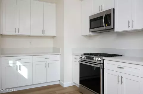 Kitchen - 40629 178th St, Lake Los Angeles, CA 93535 photo 2 of 2