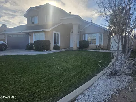 37323 Daybreak St, Palmdale, CA 93550