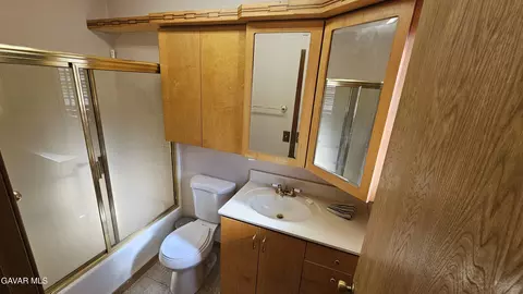 Bath - 40985 174th St, Lancaster, CA 93535 photo 2 of 3