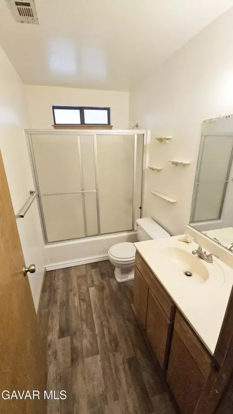 Bath - 40985 174th St, Lancaster, CA 93535 photo 1 of 3