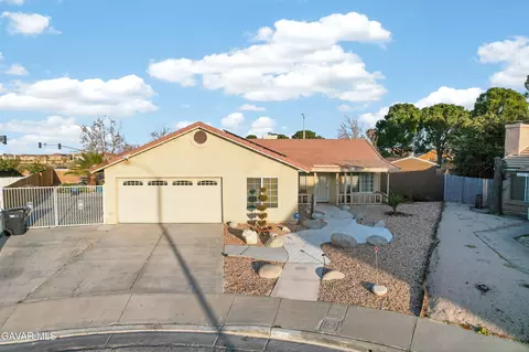 5868 Opal Ave, Palmdale, CA 93552