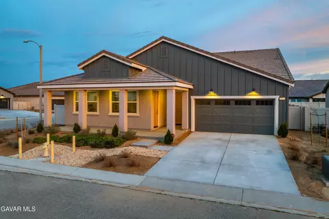 8812 Dale Dr W, Lancaster, CA 93536