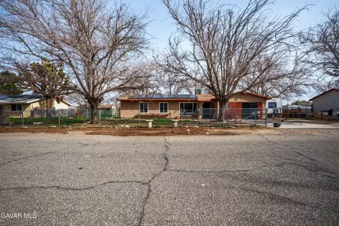 40204 166th St, Lake Los Angeles, CA 93591 photo 1