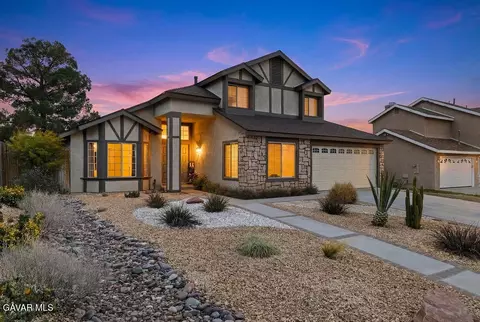 37327 Starcrest St, Palmdale, CA 93550