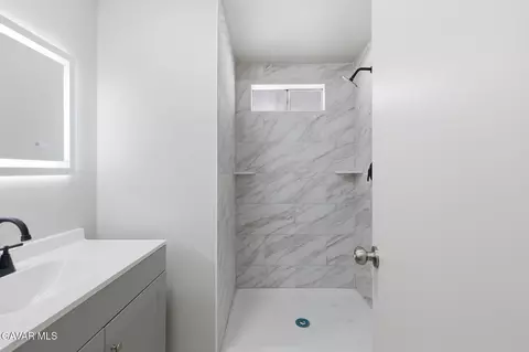 Bath - 43850 20th St E #83, Lancaster, CA 93535 photo 1 of 4