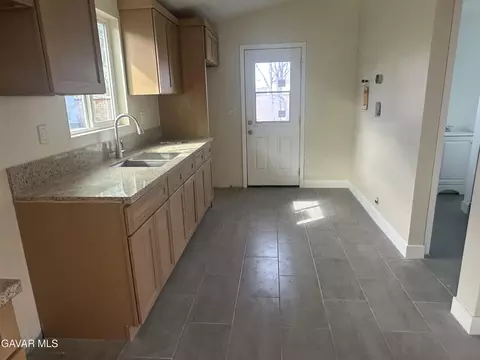 44655 E 4th St, Lancaster, CA 93535 photo 3