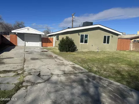 44655 4th St E, Lancaster, CA 93535