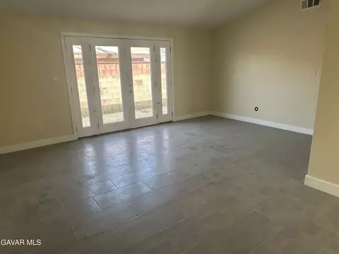 44655 E 4th St, Lancaster, CA 93535 photo 2