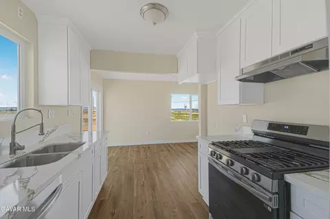 Kitchen - 47703 28th St E, Lancaster, CA 93535 photo 5 of 5