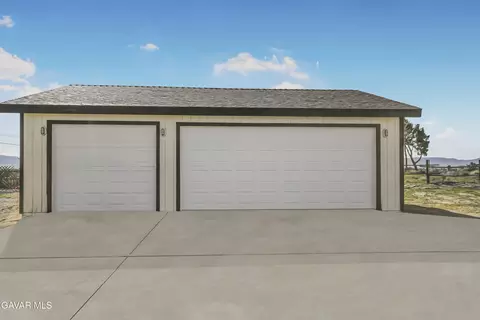 Exterior - 47703 28th St E, Lancaster, CA 93535 photo 2 of 3