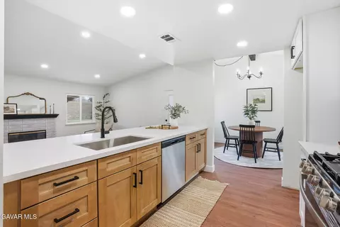 Kitchen - 37814 Echo Mountain St, Palmdale, CA 93552 photo 2 of 2