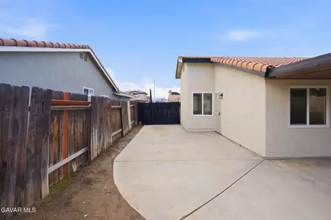 Exterior - 37814 Echo Mountain St, Palmdale, CA 93552 photo 2 of 6